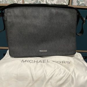 Excellent condition Michael Kors Logo Messenger